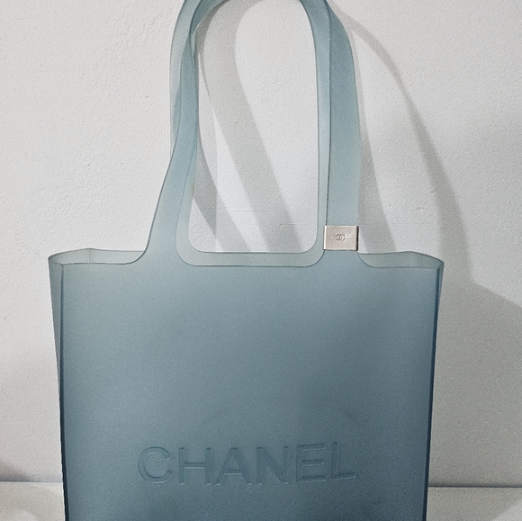 CHANEL Jelly Tote - Picture 13 of 14